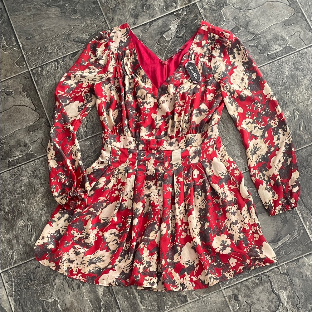 ⭐️NWT MISS ME Floral Long Sleeve Pleated V-neck Dress Red & Tan Preppy Coastal
